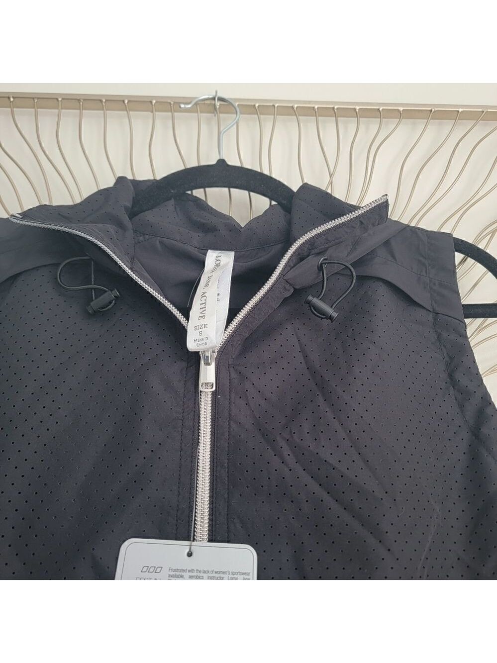 Lorna Jane Active Zip Up Hooded Sleeveless Windbreaker Jacket Black - Picture 7 of 10